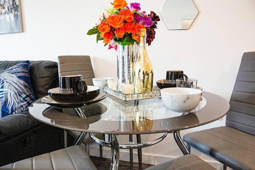 A Luxury 2 Bedroom With 2 Free Parking