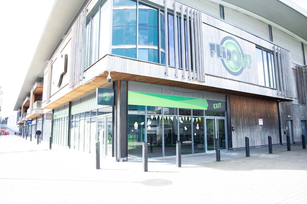A Luxury 2 Bedroom With 2 Free Parking Apartment Chatham (Kent)