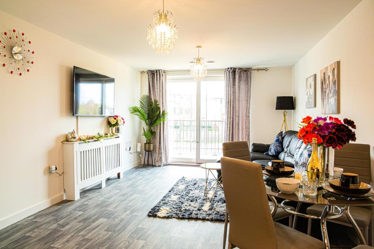 A Luxury 2 Bedroom With 2 Free Parking Apartment Chatham (Kent)