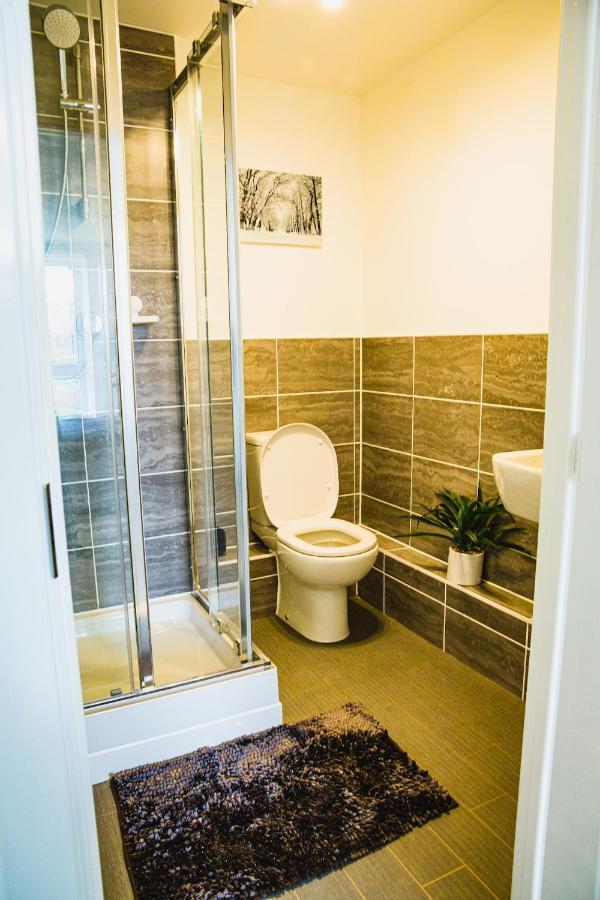 A Luxury 2 Bedroom With 2 Free Parking Apartment *