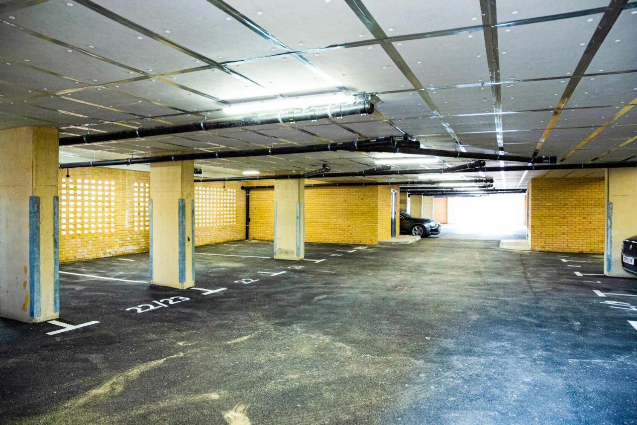A Luxury 2 Bedroom With 2 Free Parking Apartment